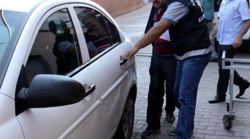 Tramvayda Engellinin Parasını &Ccedil;alan Yankesici G&uuml;venlik Kamerasından Yakalandı