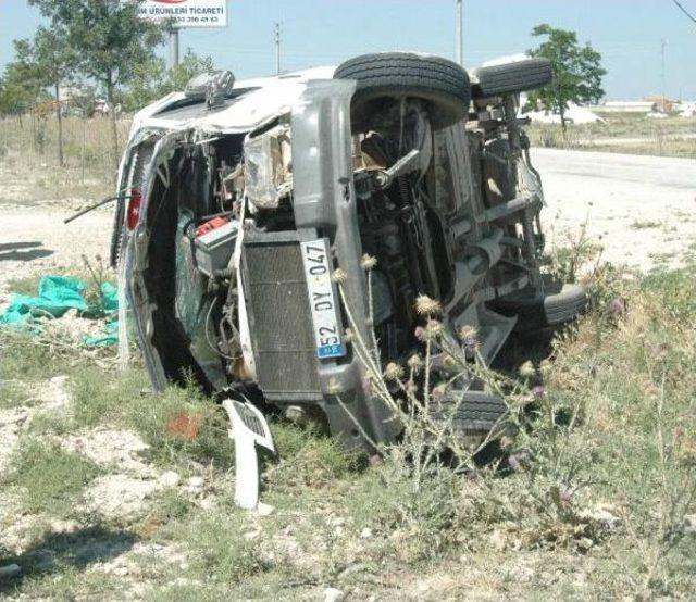 Suriye Uyruklu Tarım Işçilerini Taşıyan Minibüs Devrildi: 18 Işçi Yaralandı