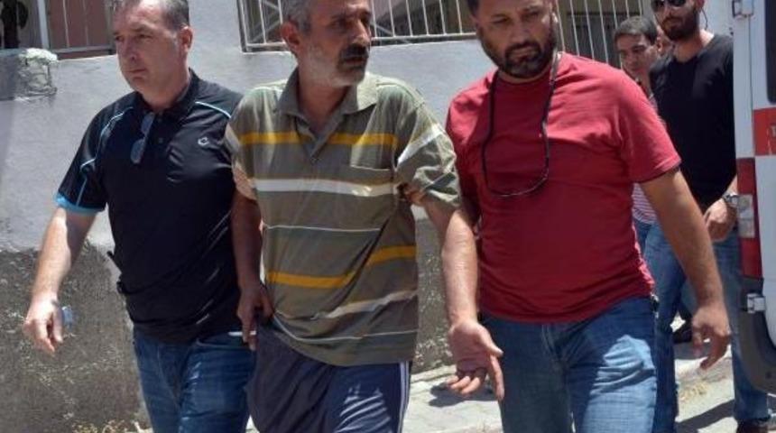 Uyuşturucu Krizine Girdi, Annesini D&ouml;v&uuml;p, Evini Ateşe Verdi