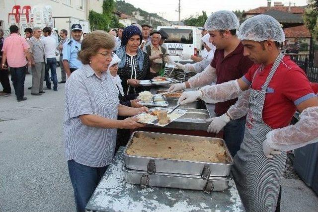 Başkan Ercengiz, 35 Bin Burdurluyla İftar Yaptı‏