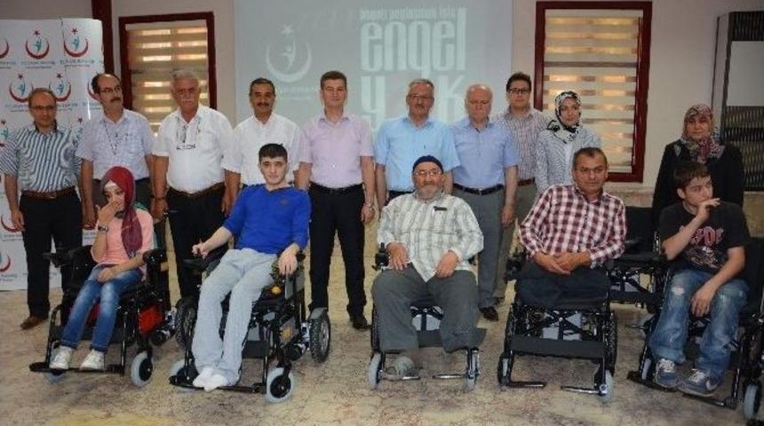 Engelli Vatandaşlara Ak&uuml;l&uuml; Ara&ccedil;ları T&ouml;renle Verildi