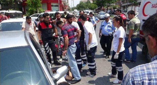 Motosiklete Çarpıp Kaçan Sürücü, Polise Yakalandı