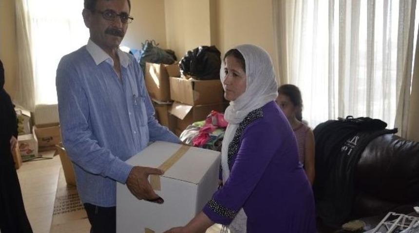 Mum Işığı Derneği&rsquo;nden 300 Aileye Gıda Ve Giyim Yardımı Yapıldı