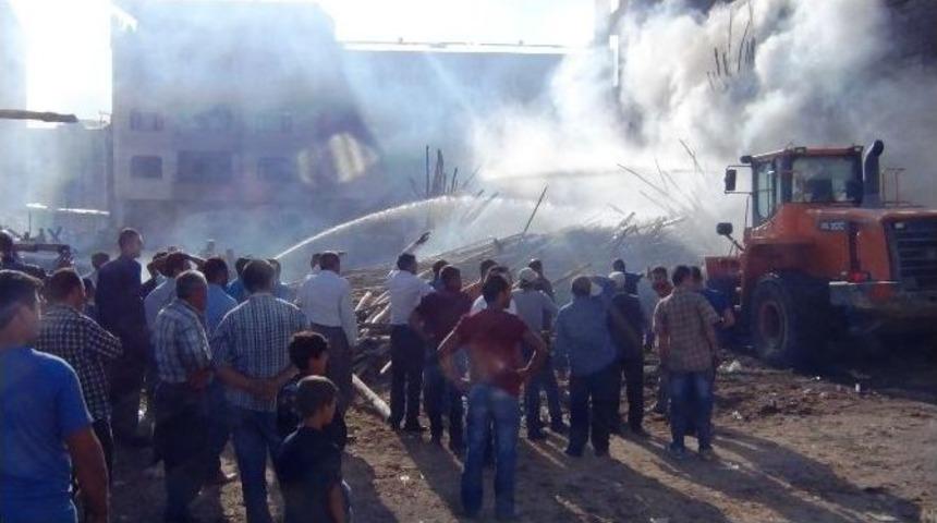 Erciş Ağa&ccedil; Meydanında Yangın