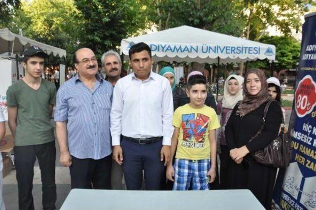 Adıyaman’Da Suriyeliler Iftar Kumanyası Dağıttı