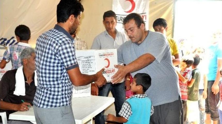 &Ccedil;adır Kentte Bayram &Ouml;ncesi Temizlik Seti Dağıtıldı