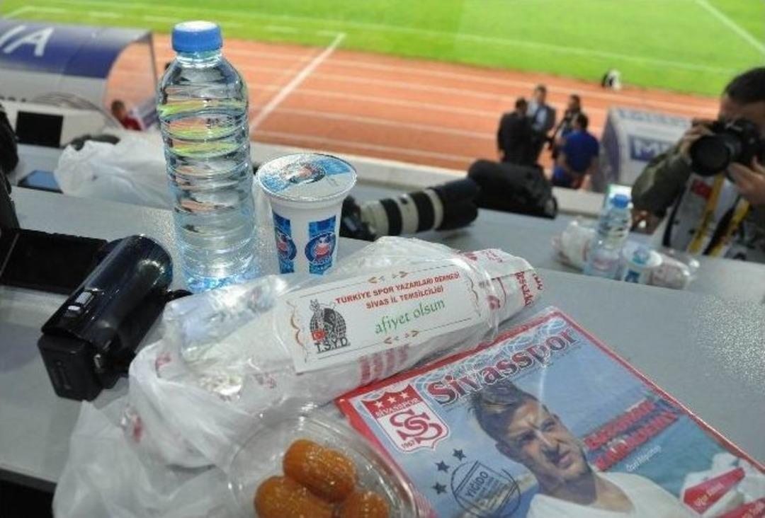 Fenerbah&ccedil;e, Medicana Sivasspor&rsquo;u 3-2 Mağlup Etti