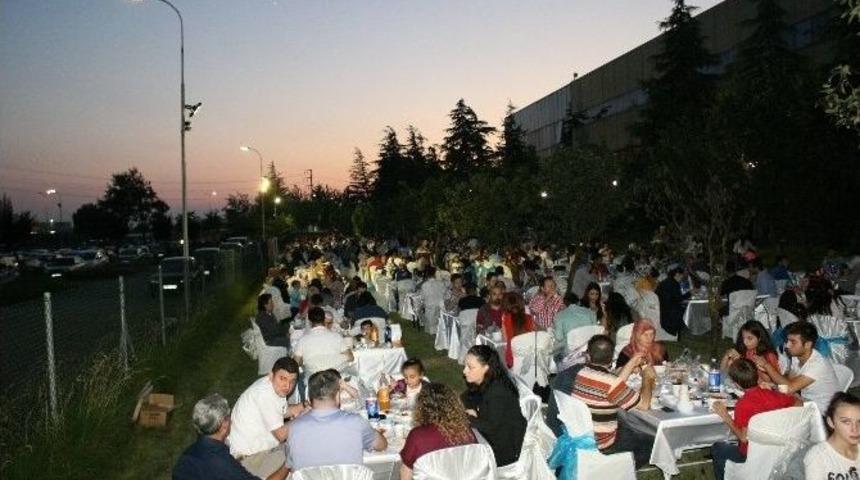 Standard Profil D&uuml;zce Ailesi İftarda Bir Araya Geldi