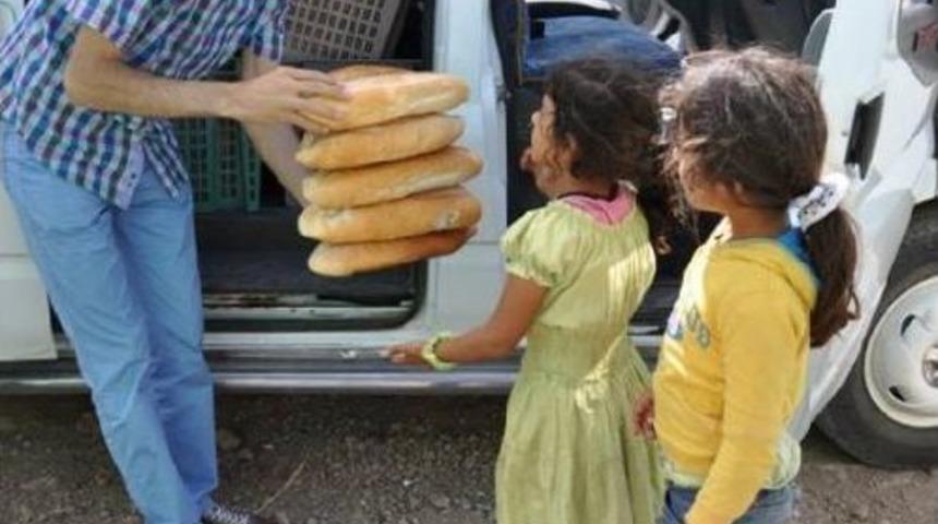 Denetimde El Konulan Gramajı D&uuml;ş&uuml;k Ekmekler Dar Gelirliye Dağıtıldı