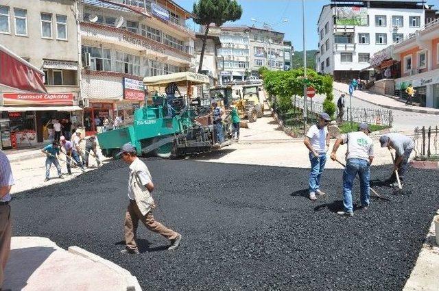 Niksar’da Yağmurun Bozduğu Yollar Asfaltlanıyor