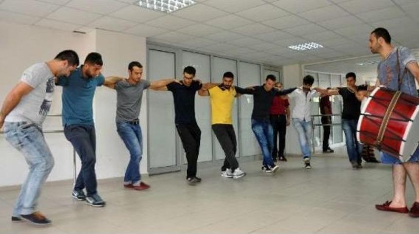 'h&uuml;k&uuml;ml&uuml;ler Korosu' Mini Konser Verdi