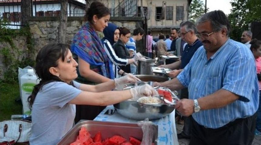 İftar Bağlarbaşı&rsquo;nda A&ccedil;ıldı
