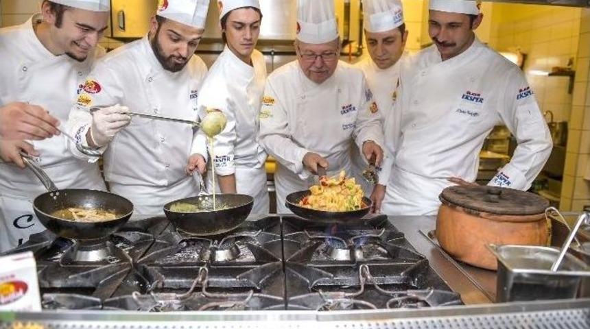 Geleceğin Şeflerine &Uuml;lker Desteği