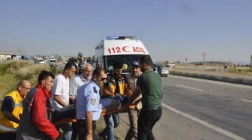 Otomobil Şarampole Takla Attı: &Uuml;&ccedil; Yaralı