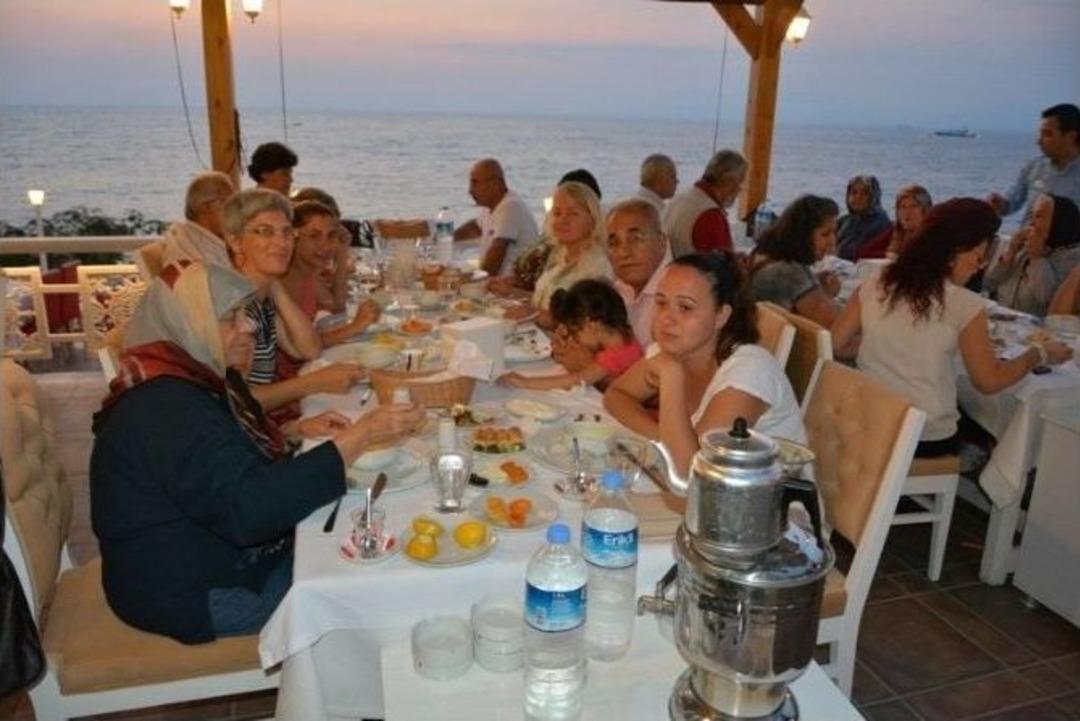 Kuşadası&rsquo;nda Şehit Aileleri Ve Gaziler Onuruna İftar Yemeği