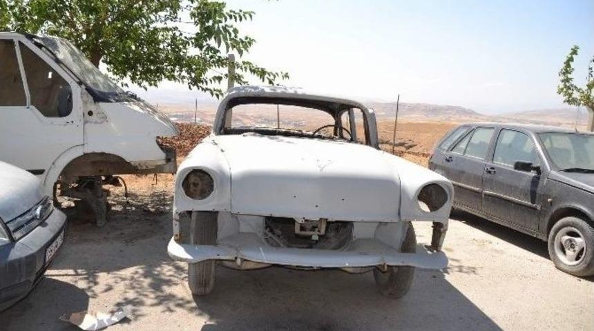 Hurdadan Aldığı Aracı Canlandırmaya &Ccedil;alışıyor