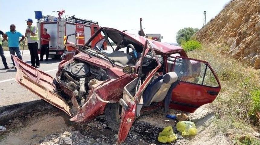 Bayram Tatiline Giderken Kaza Yaptılar: 1 &Ouml;l&uuml;, 5 Yaralı