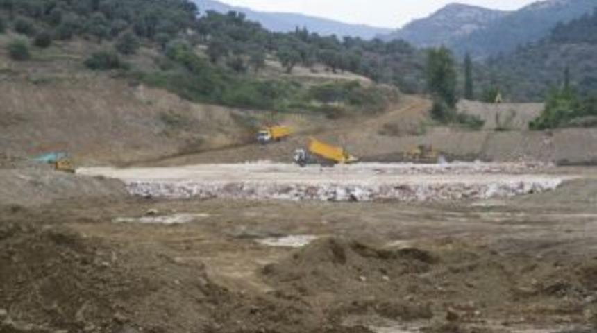 Rahmanlar Barajında G&ouml;vde Dolgusu Başladı