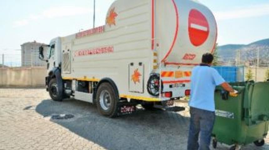 K&ouml;rfez&rsquo;de &Ccedil;&ouml;p Konteynerleri Temizleniyor
