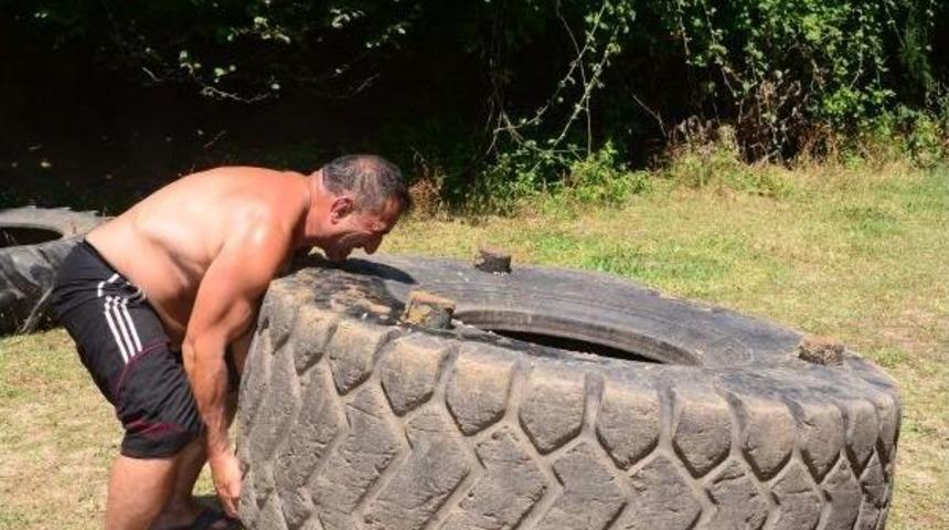 Ahmet Taş&ccedil;ı, 300 Kiloluk Lastikle Antrenman Yapıyor