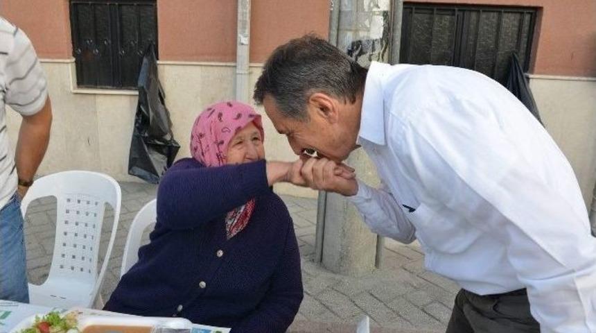 İftar Sofraları 3 Mahallede Kuruldu