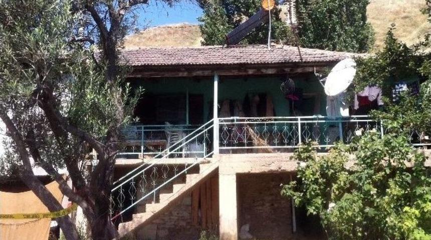 &Ouml;nce Kızını Vurdu Sonra İntihar Etti