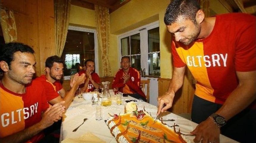 Burak Yılmaz&rsquo;a Kampta Doğum G&uuml;n&uuml; S&uuml;rprizi