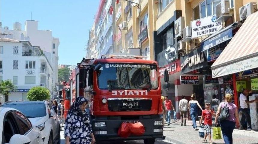 Balıkesir&rsquo;de Pasajda Yangın Paniği