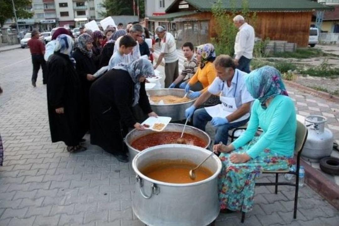 Mahalle İftarlarının Son Durağı Cami Kebir Mahallesi Oldu