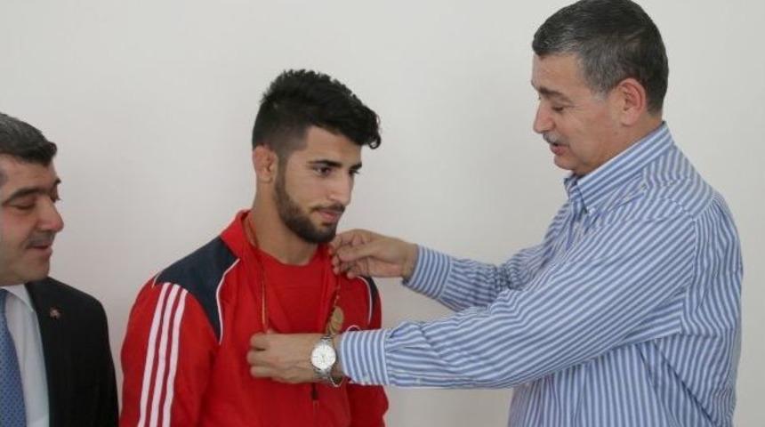 Başkan G&uuml;ven&ccedil;&rsquo;ten Avrupa Şampiyonuna Altın Madalya