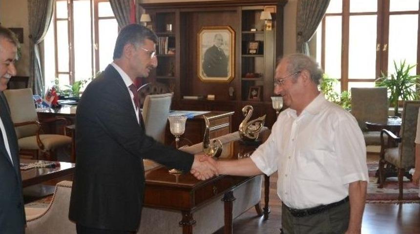 Vali Erdoğan Bektaş Personeliyle Bayramlaştı