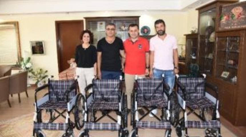 Hayırseverler Tekerlekli Sandalye Bağışında Bulundu