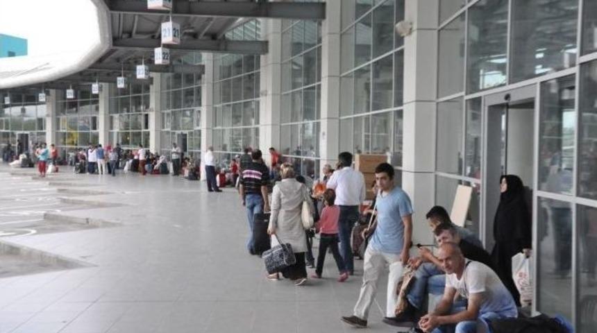 Sakarya Şehirlerarası Terminalinde Bayram Yoğunluğu Başladı