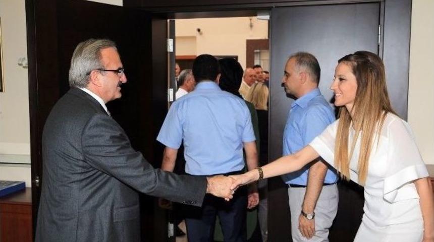 Vali Karaloğlu, &Ccedil;alışma Arkadaşlarıyla Bayramlaştı