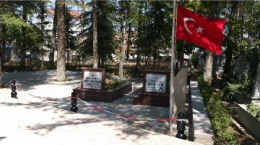 &Ccedil;umra Mezarlığı Yenilendi