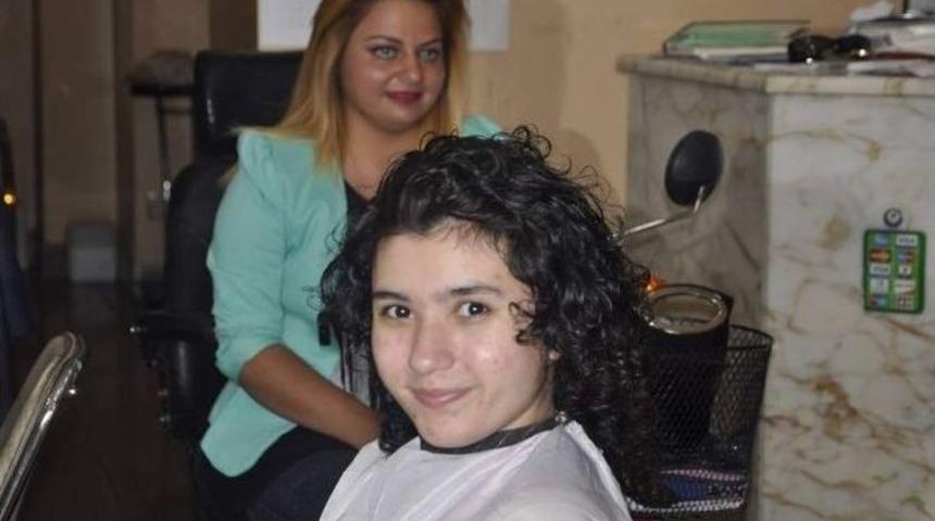 Engelli Gen&ccedil;lere Erkek Ve Bayan Kuaf&ouml;rlerden Bayram Hediyesi