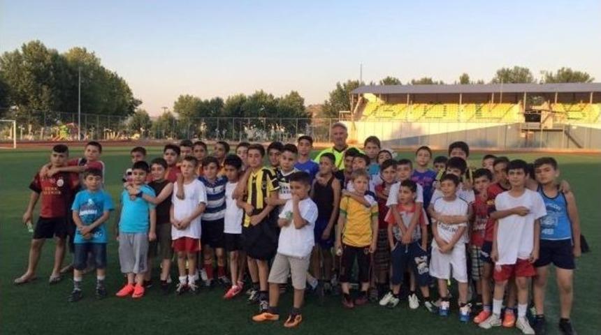 G&ouml;lbaşı Belediyespor Yaz Spor Okulu Devam Ediyor