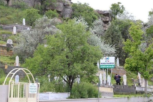 Melikgazi İlçesinde Bölge Mezarlıkları Kabir Ziyaretlerine Hazır