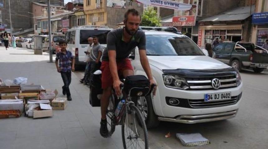 'barış' I&ccedil;in 6 Bin Kilometre Pedal &Ccedil;eviren İsvi&ccedil;reli Hakkari'de