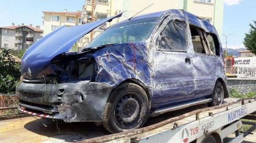 &Ccedil;orum'da Iki Kaza : 10 Yaralı