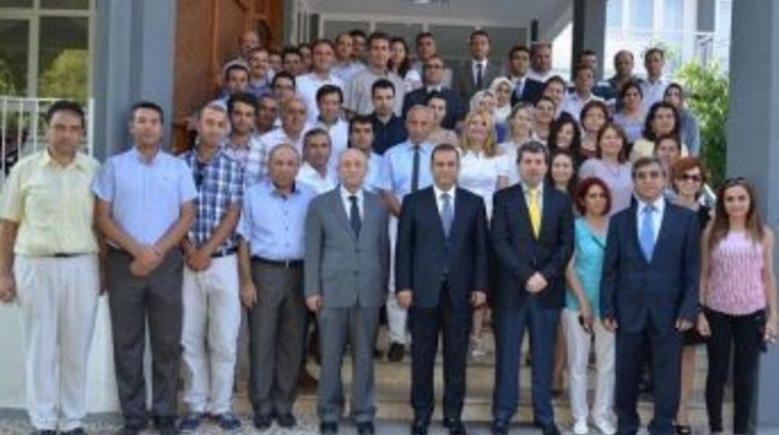 Antalya Valisi T&uuml;rker, Valilik &Ccedil;alışanlarıyla Bayramlaştı