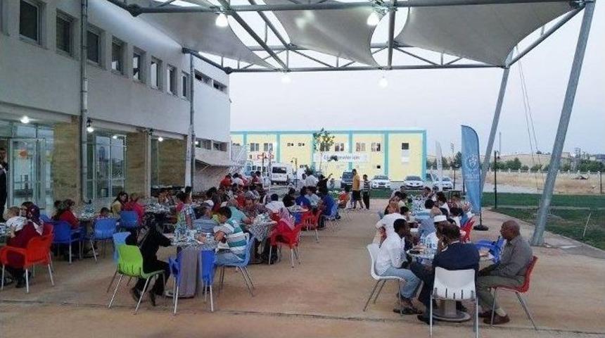 Gen&ccedil;lik Merkezi&rsquo;nden İftar Yemeği