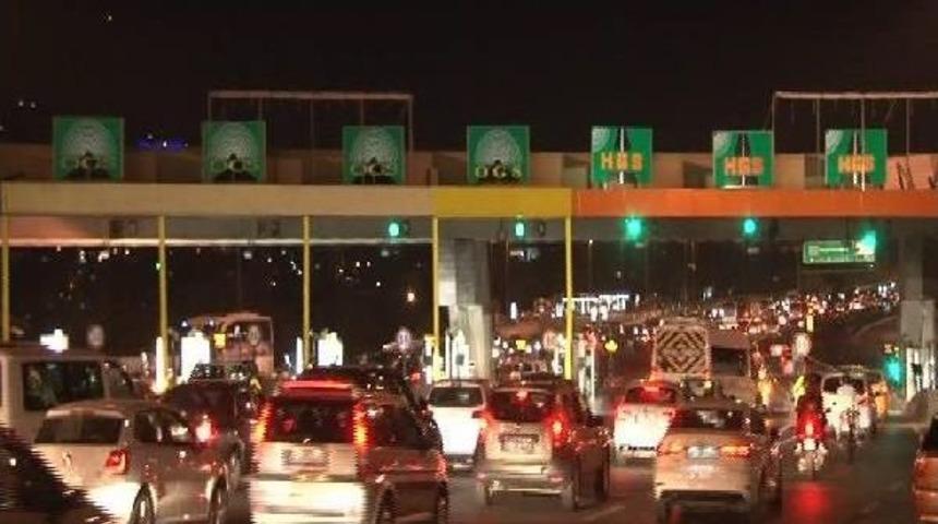 K&ouml;pr&uuml; Ve Otoyollarda Bedava Ge&ccedil;iş Başladı