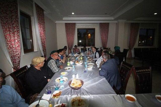 Vali Işın, Huzur Evi Sakinlerine Vali Konağı’nda İftar Verdi