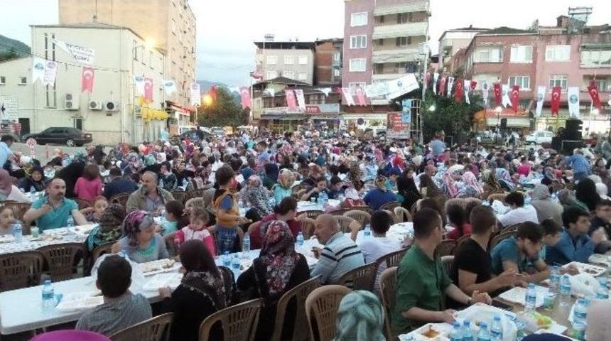 Sultanbeyli Salıpazarlılar Derneği&rsquo;nden İftar