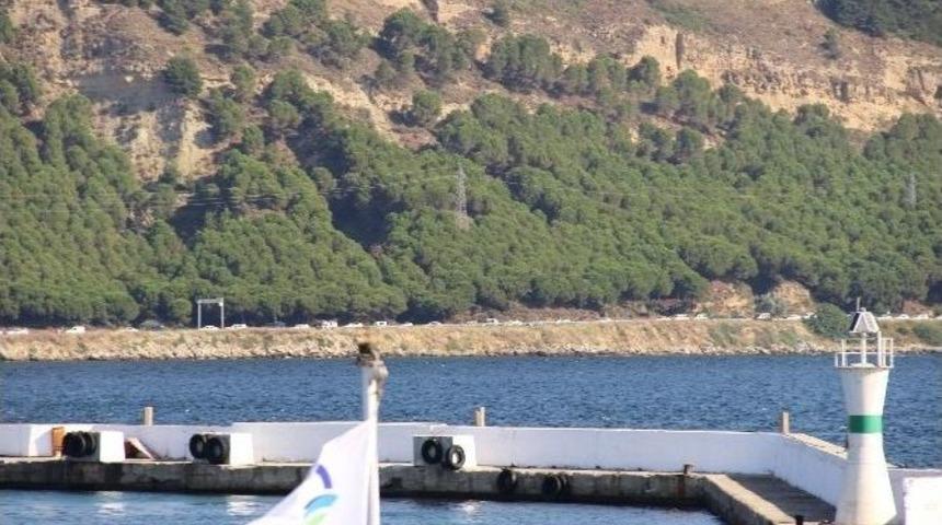 &Ccedil;anakkale&rsquo;de Feribot Kuyruğu