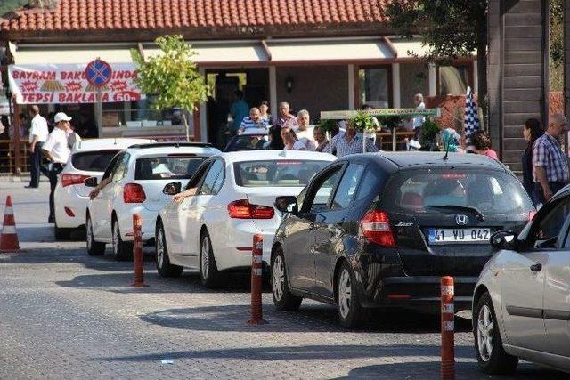 Çanakkale’de Feribot Kuyruğu