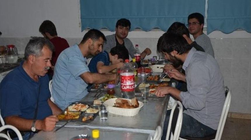 İhlas Vakfı Eskişehir Yurdunda Son İftar Yapıldı