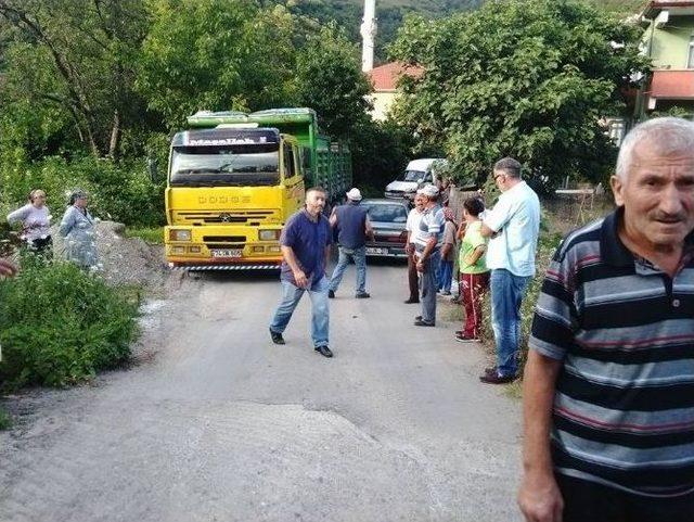 Sel Mağdurları Köprüyü Trafiğe Kapattı