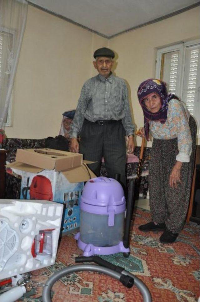 Yaşlı Çiftin 22 Bin Lirasını Çalanlar Güvenlik Kamerasında